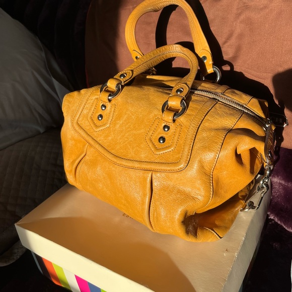 Coach mustard/Camel color handbag.. Leather…used - Picture 3 of 11